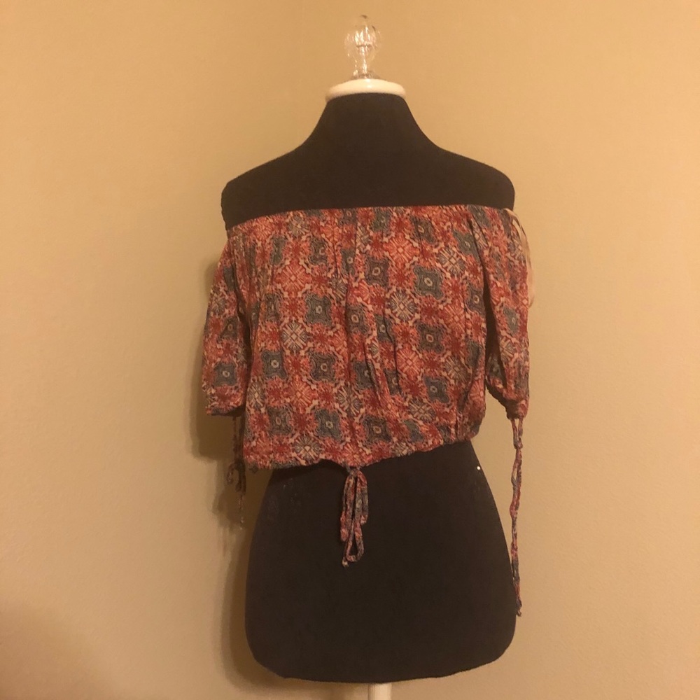 Free people off the shoulder top 💜